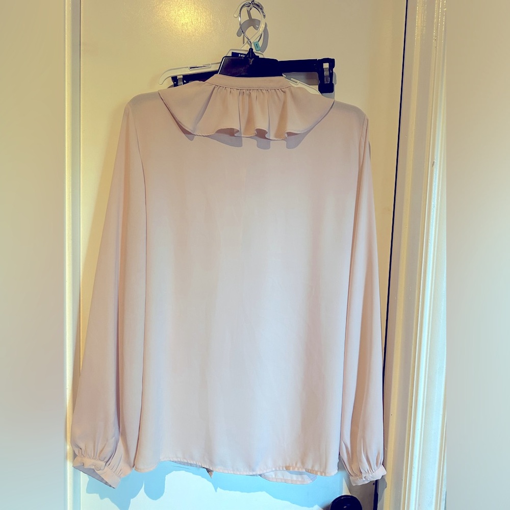 Doe & Rae Ruffle neckline blouse size Large - Picture 6 of 7
